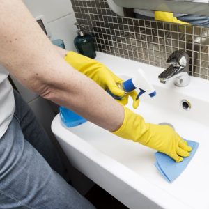 woman-with-rubber-gloves-cleaning-sink [1024x768]